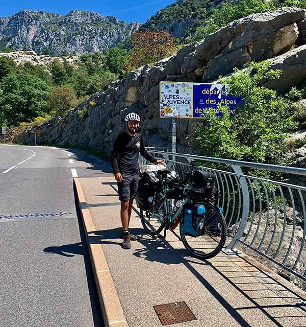 cómo ganar dinero viajando por el mundo