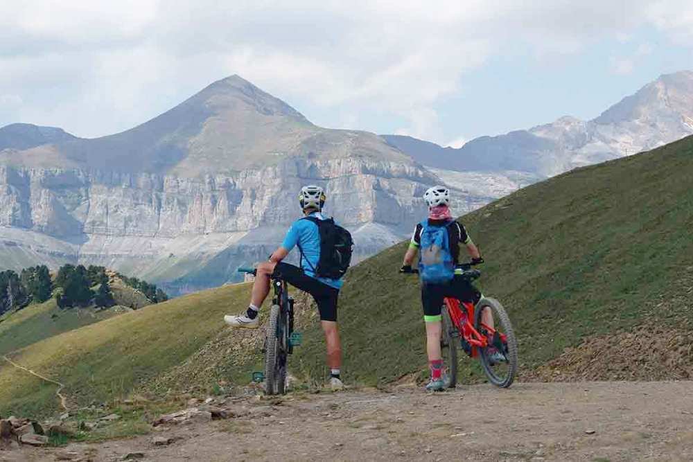 Transpirenaica en bicicleta: versiones, etapas, mapa y consejos